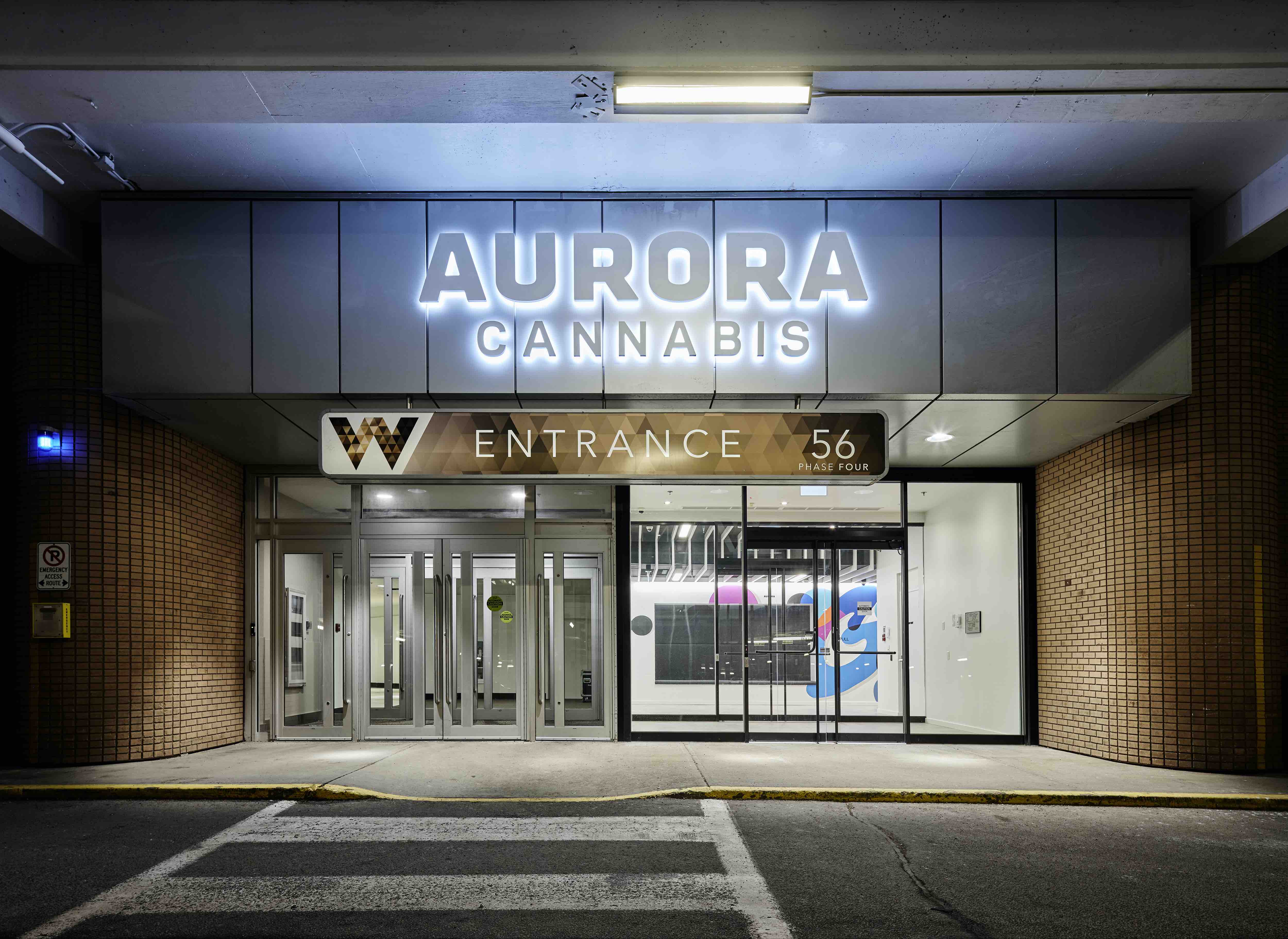 Aurora Cannabis storefront in West Edmonton Mall. (Photo: Aurora Cannabis Inc.)